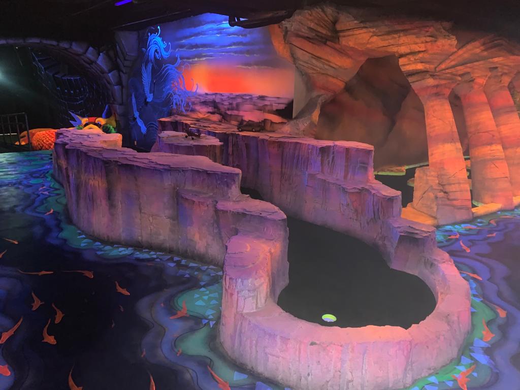 Blacklight mini golf in Haifa