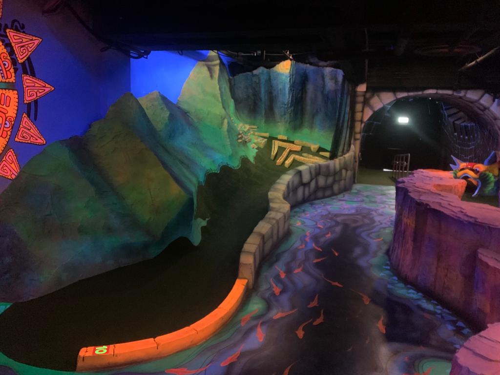 Blacklight mini golf in Haifa