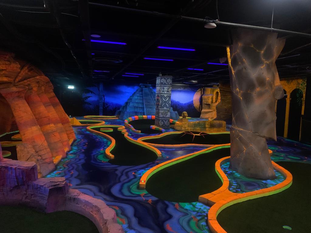 Blacklight mini golf in Haifa
